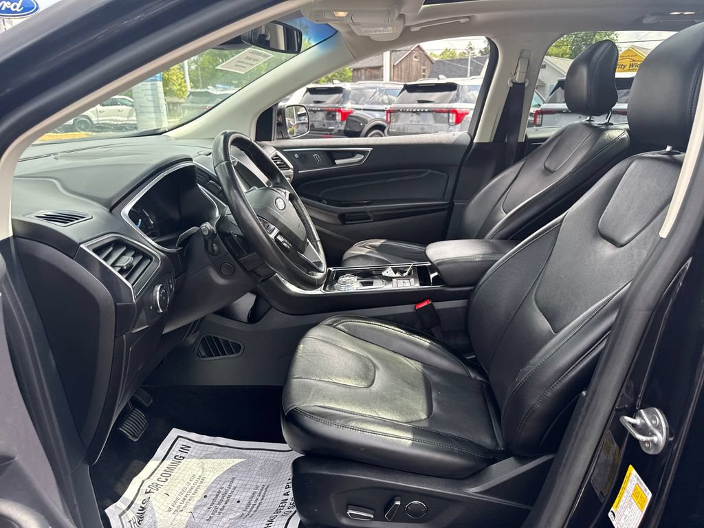 Used 2019 Ford Edge Titanium w/ Equipment Group 301A AWD/4WD image 24