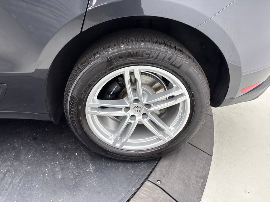 Certified 2024 Porsche Macan AWD/4WD image 15