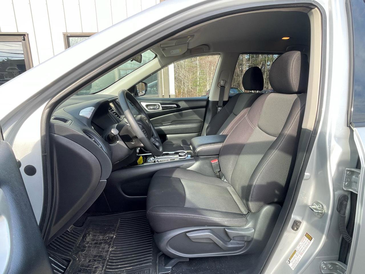 Used 2020 Nissan Pathfinder S AWD/4WD image 13