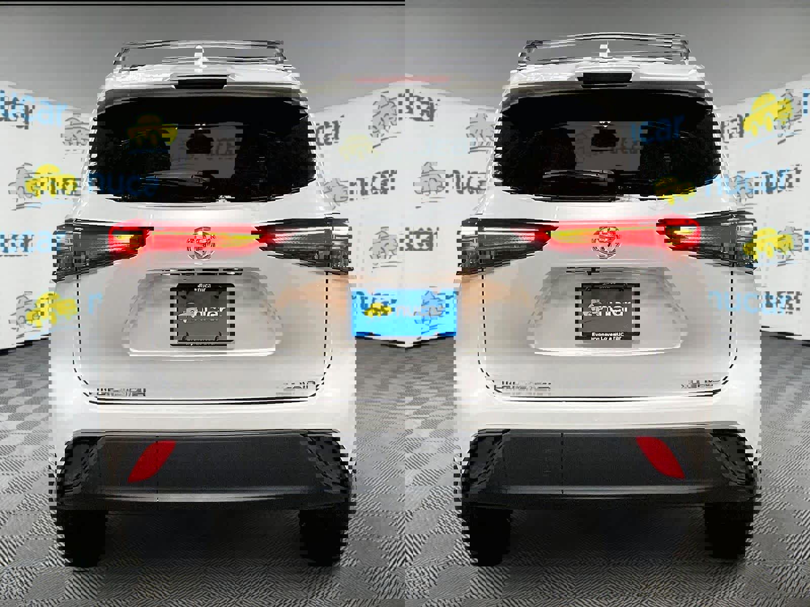 Used 2023 Toyota Highlander XLE image 5