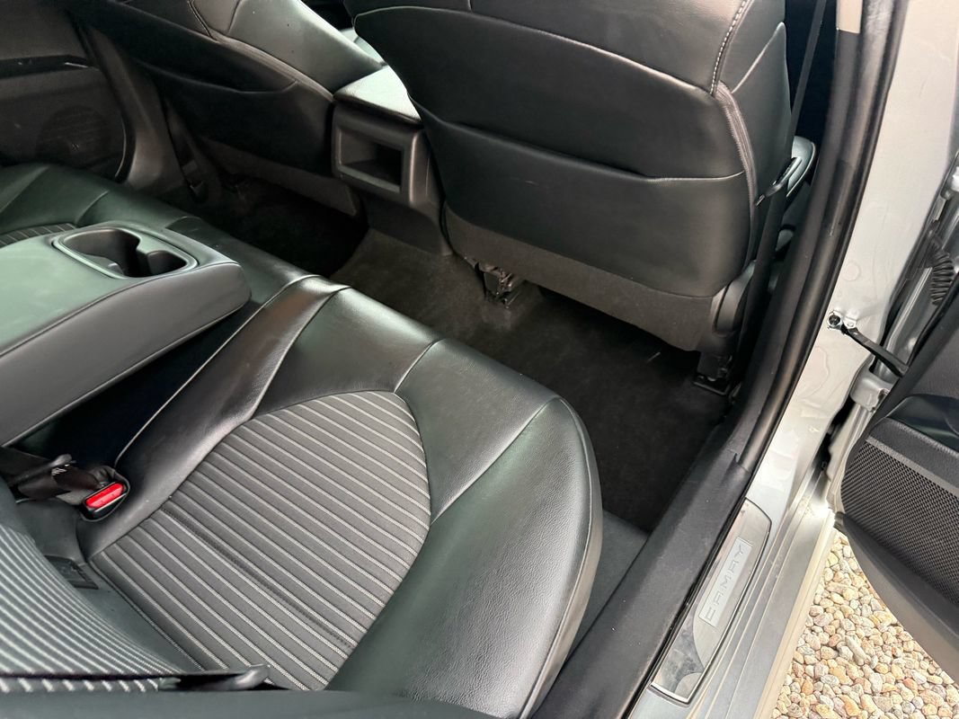 Used 2020 Toyota Camry SE FWD image 21