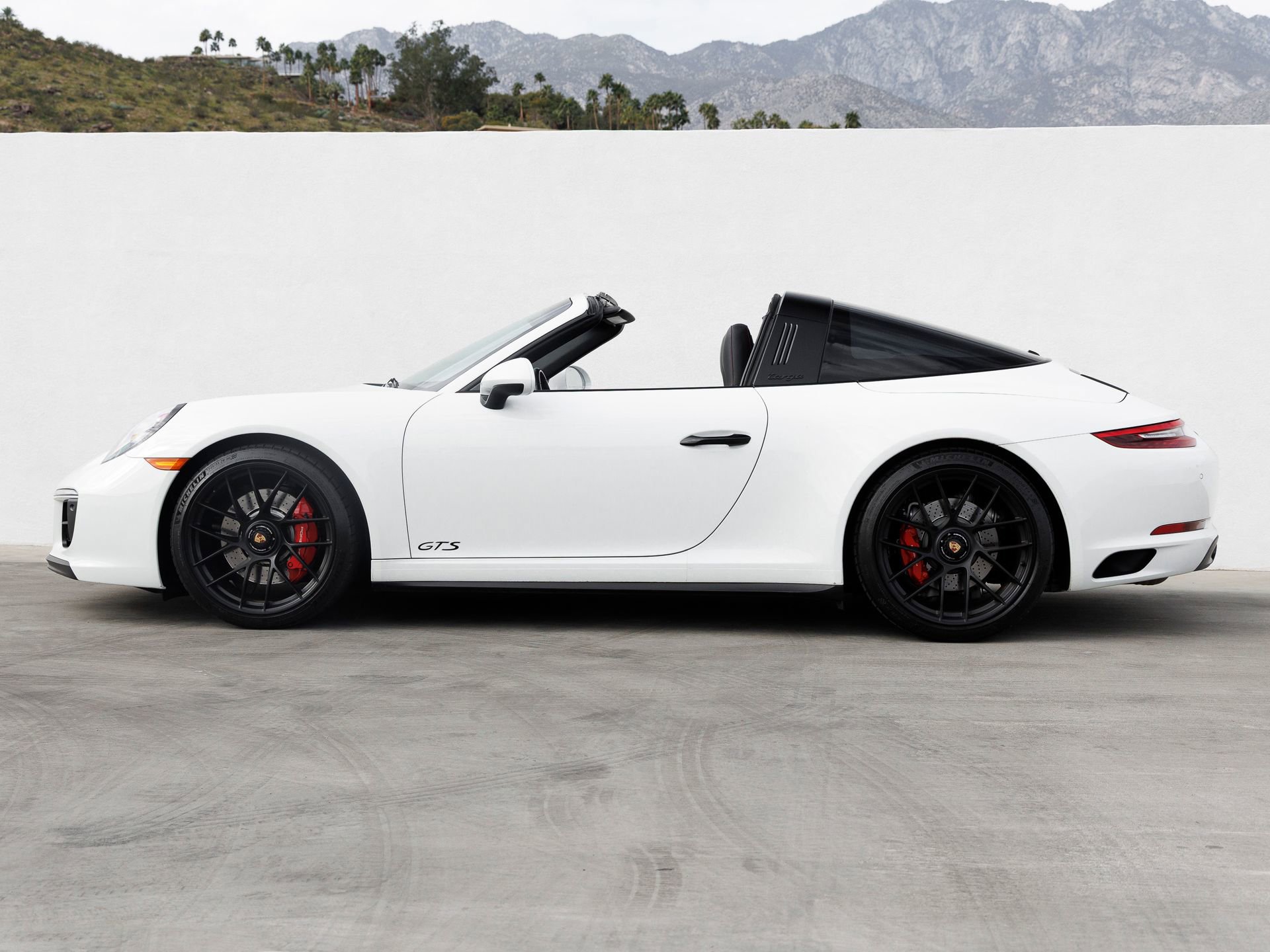Certified 2019 Porsche 911 Targa 4 GTS image 2