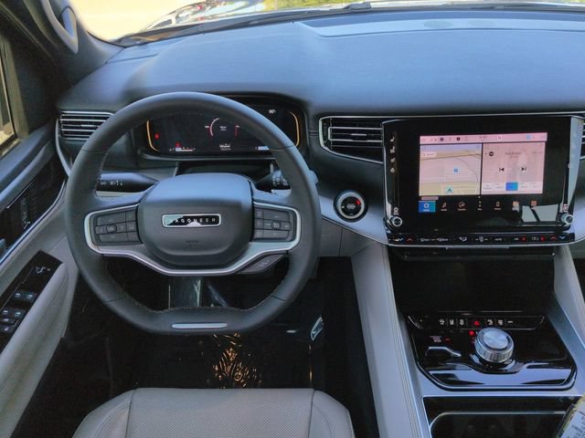 Used 2025 Jeep Wagoneer 4WD w/ Premium Group I image 15