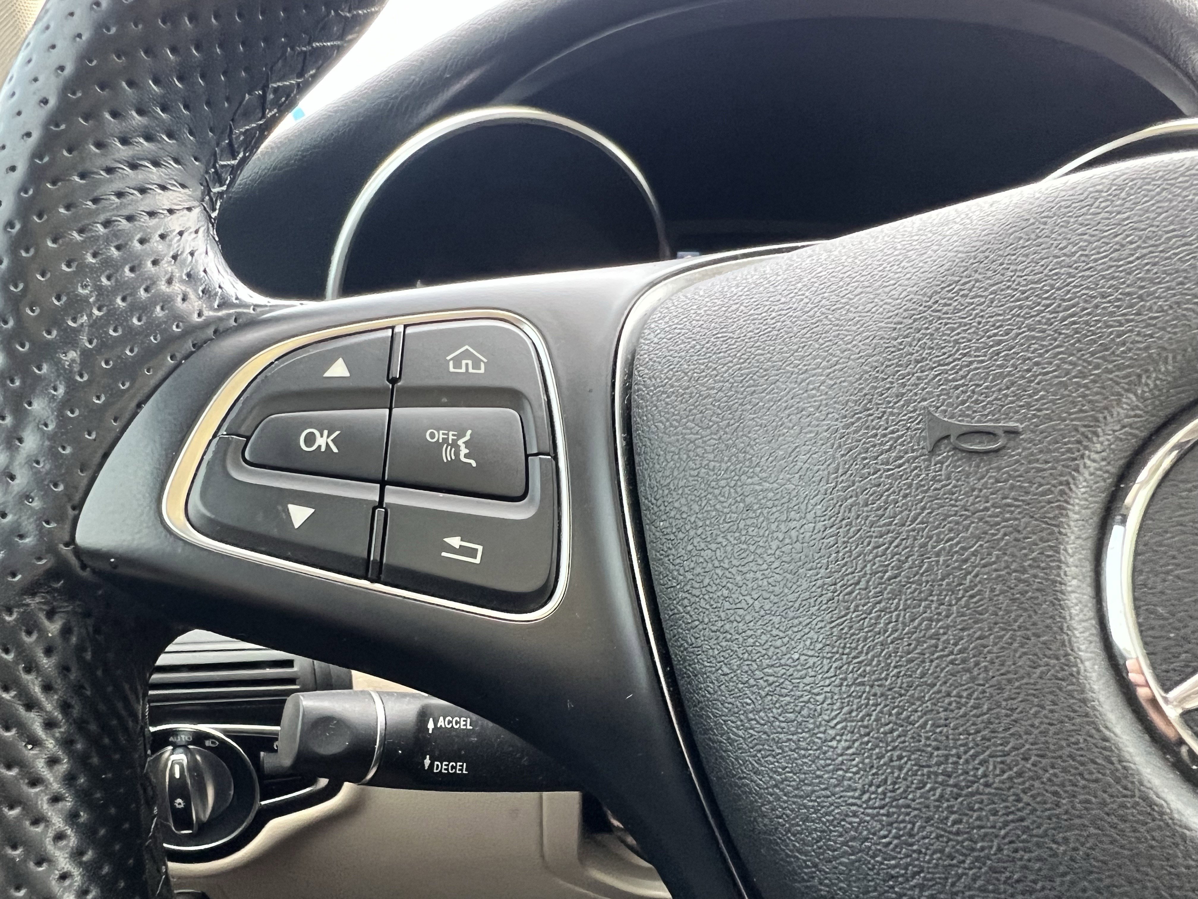 Used 2019 Mercedes-Benz GLC 300 4MATIC image 19