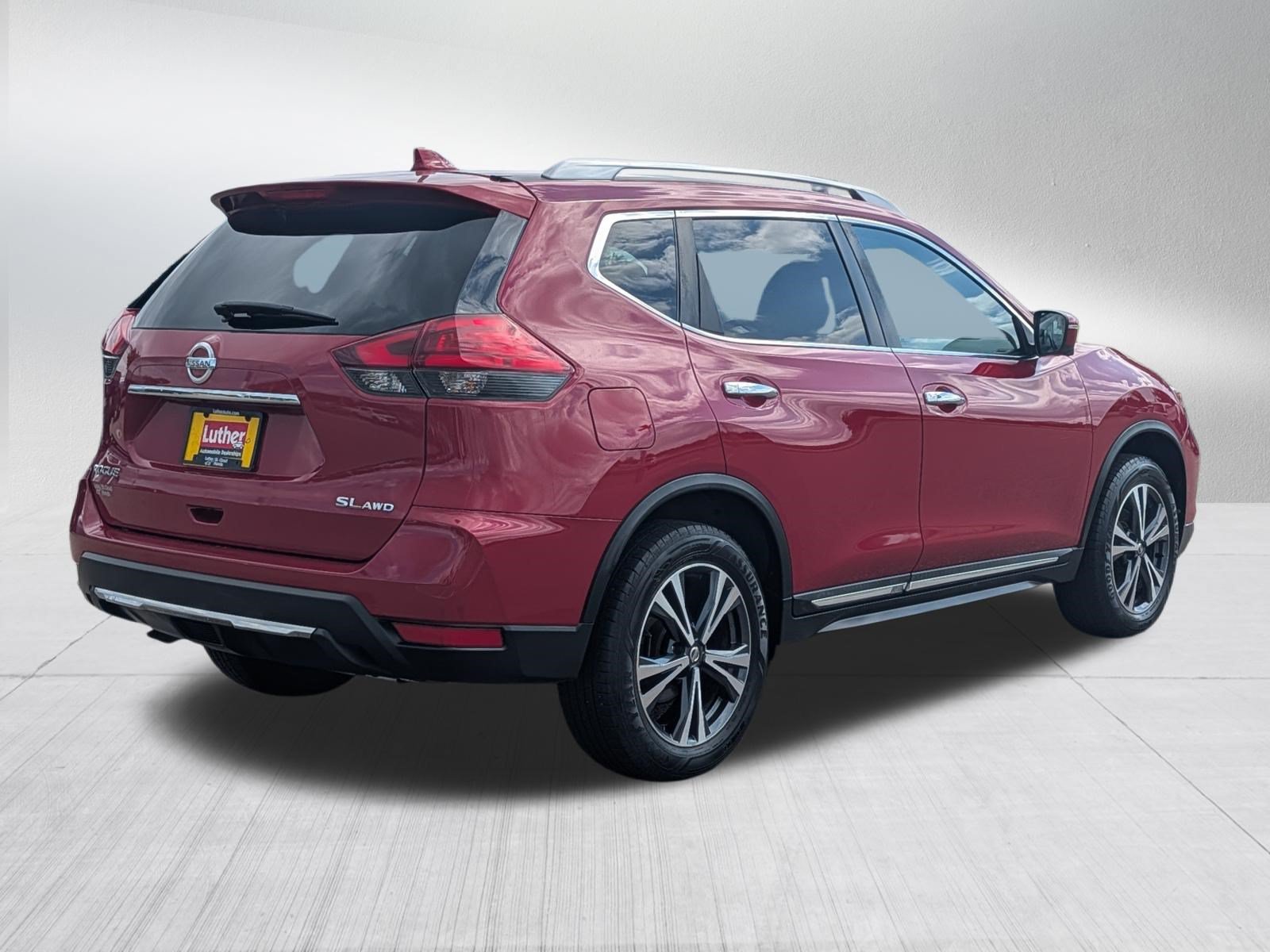 Used 2017 Nissan Rogue SL AWD/4WD image 7