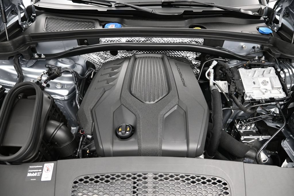 New 2026 Porsche Macan AWD/4WD image 17