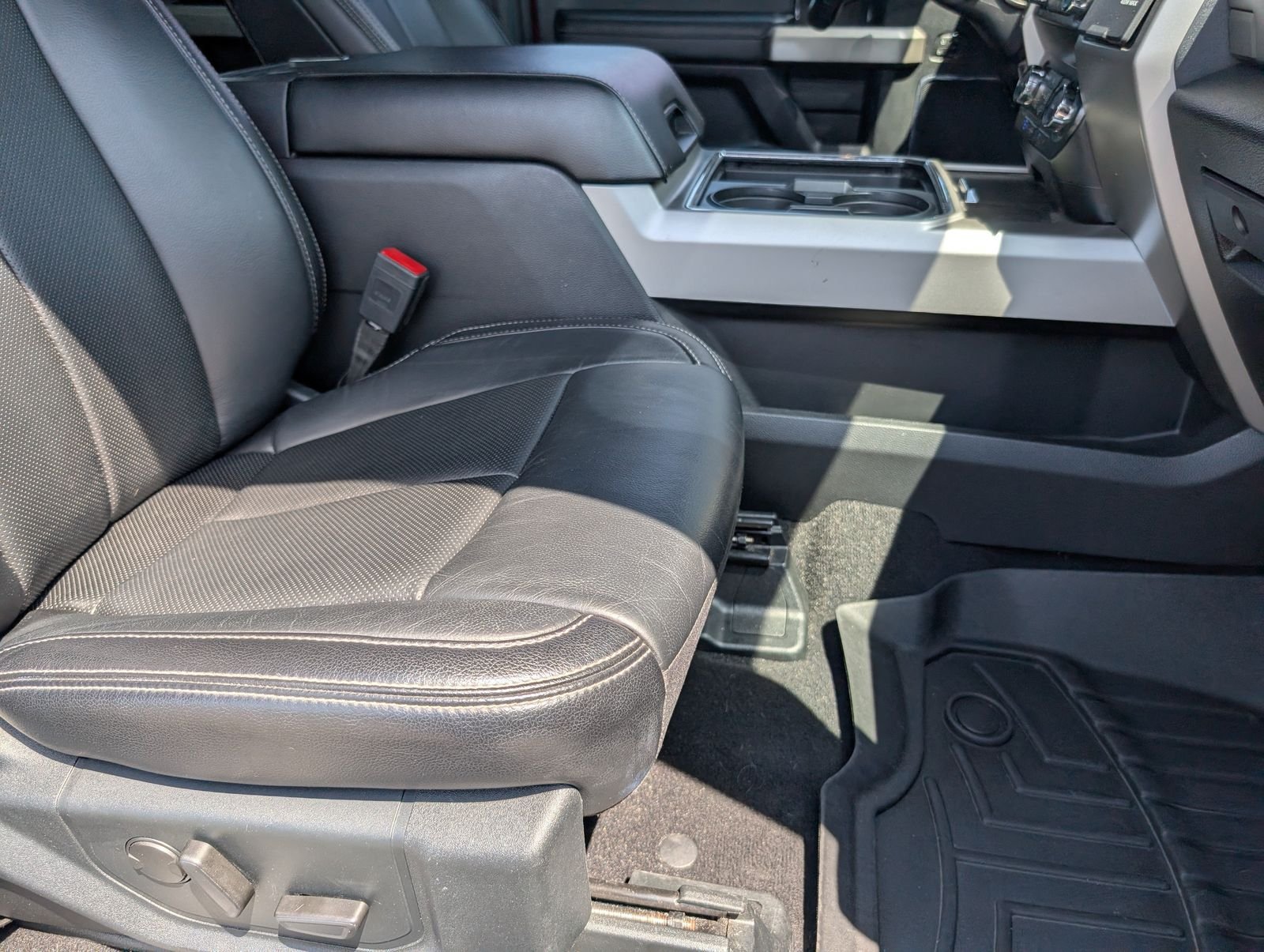 Used 2020 Ford F250 Lariat w/ Lariat Value Package AWD/4WD image 28
