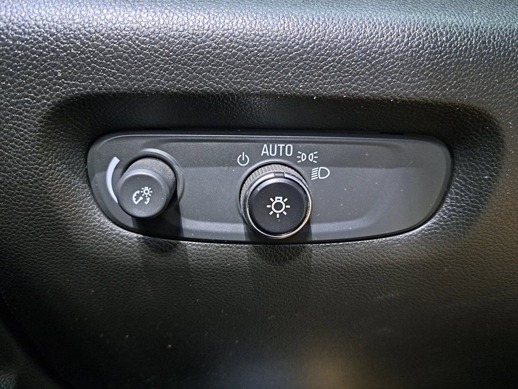 Used 2023 Chevrolet Traverse LT image 14