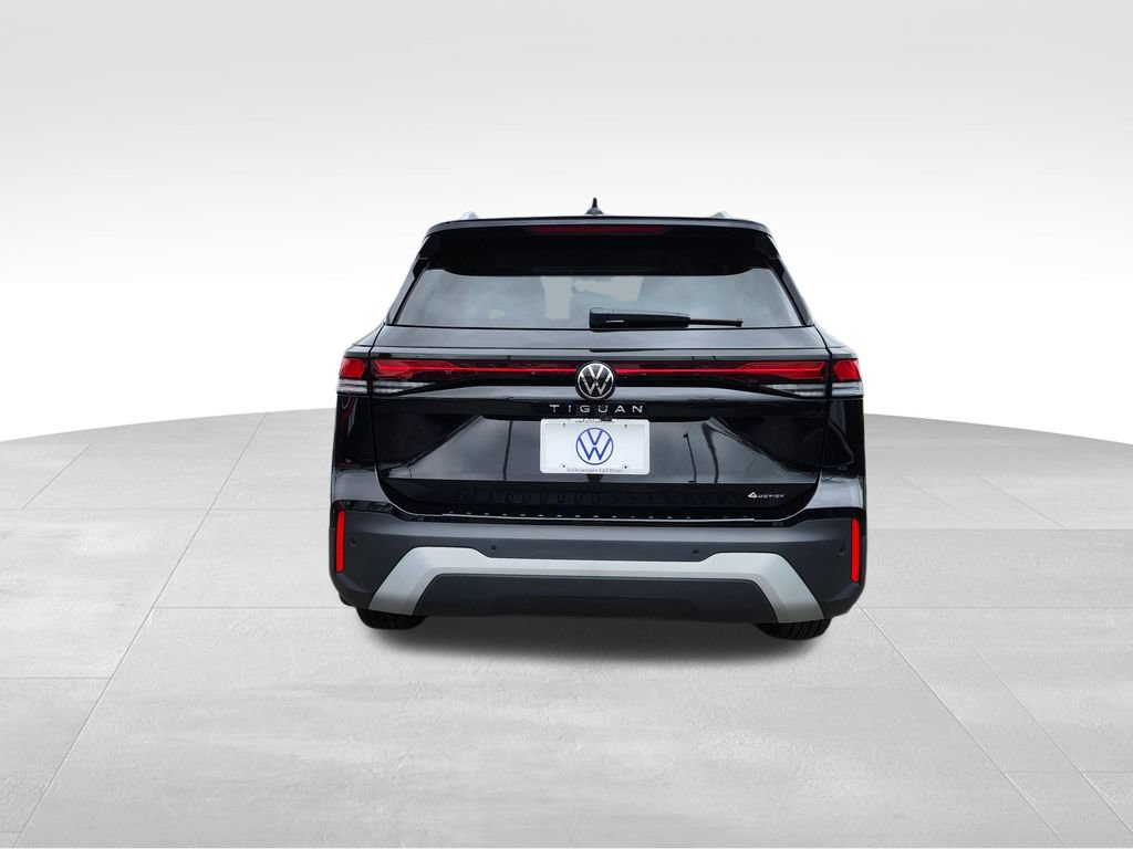 Used 2025 Volkswagen Tiguan S AWD/4WD image 4
