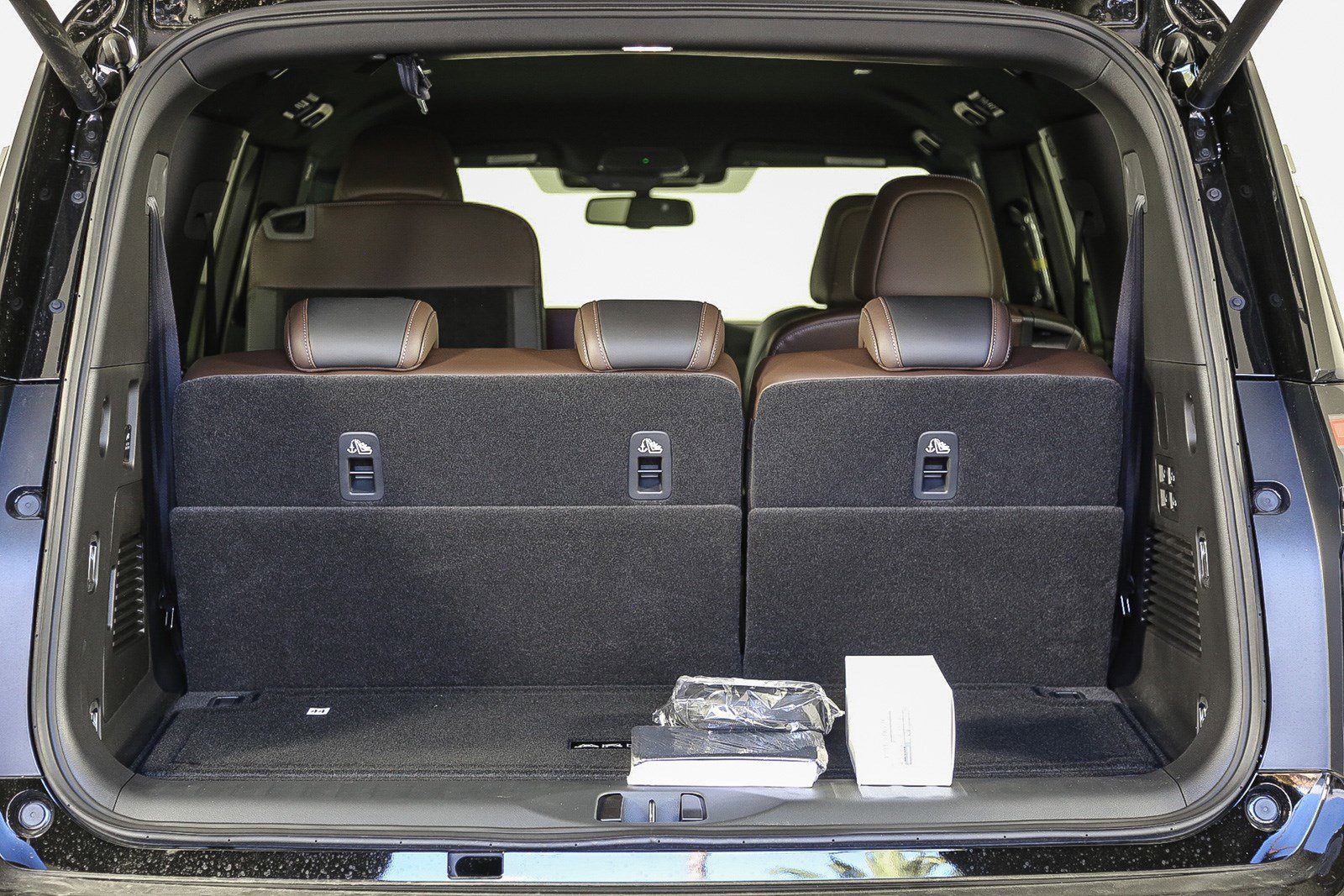 New 2025 Nissan Armada SL w/ Captain's Chari Seat Package image 16