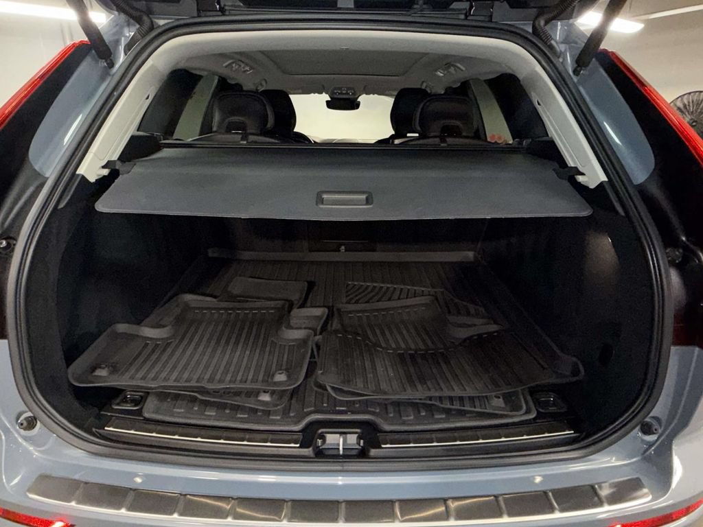 Used 2023 Volvo XC60 B5 Plus w/ Climate Package AWD/4WD image 17