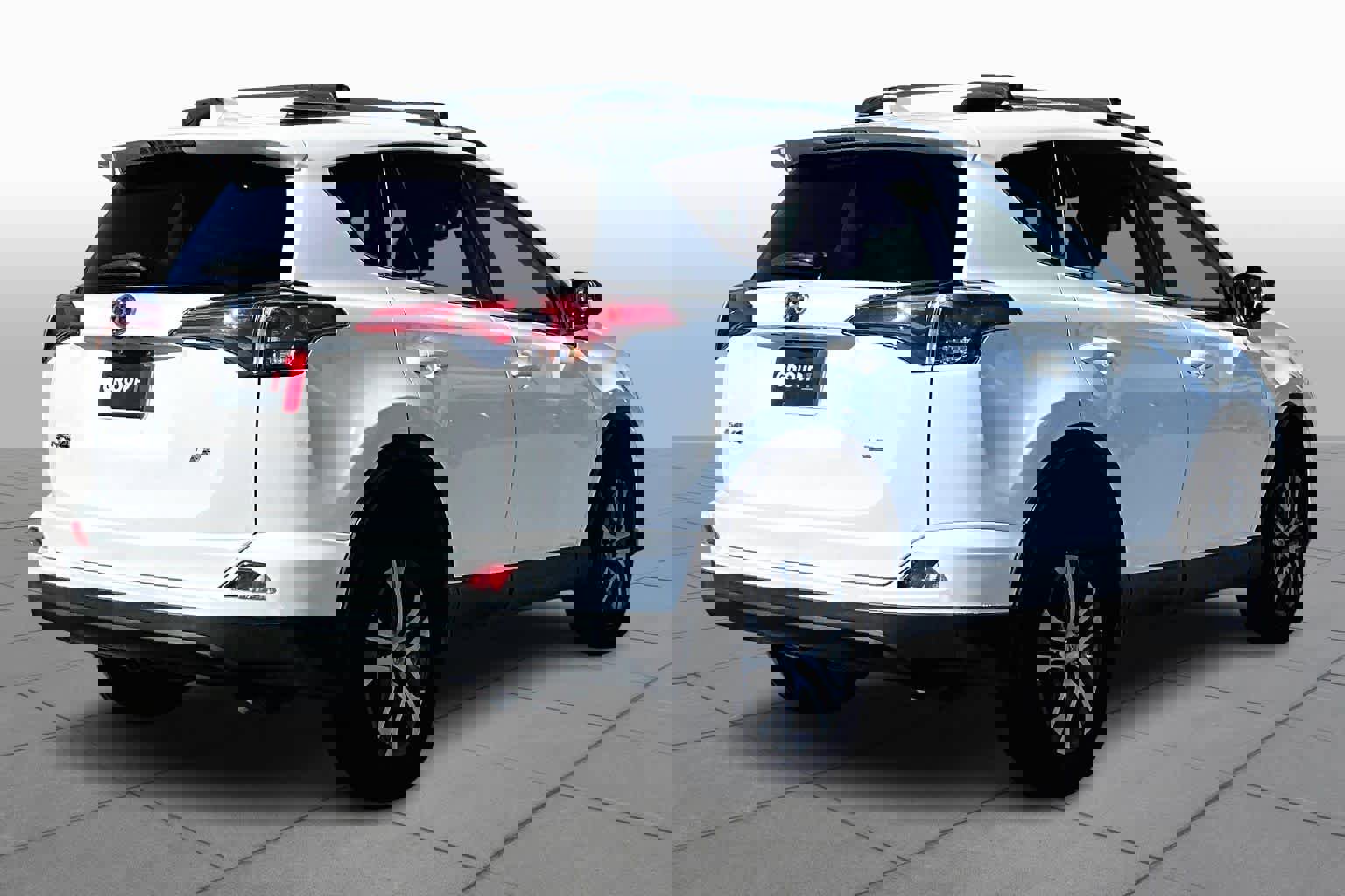 Used 2018 Toyota RAV4 LE w/ Carpet Mat Package image 12