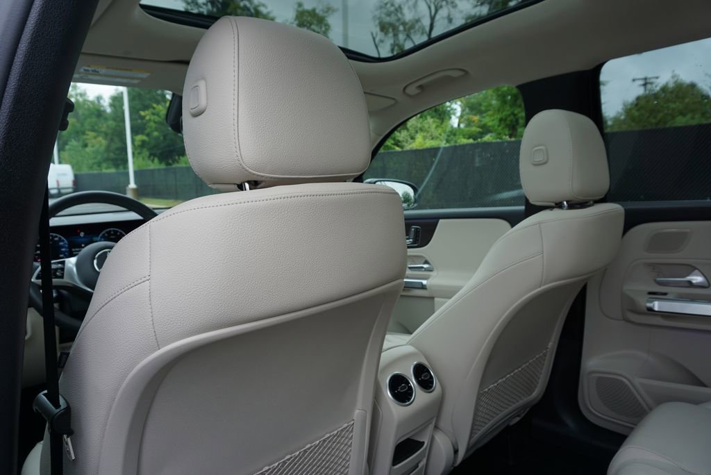 Certified 2025 Mercedes-Benz GLB 250 image 15
