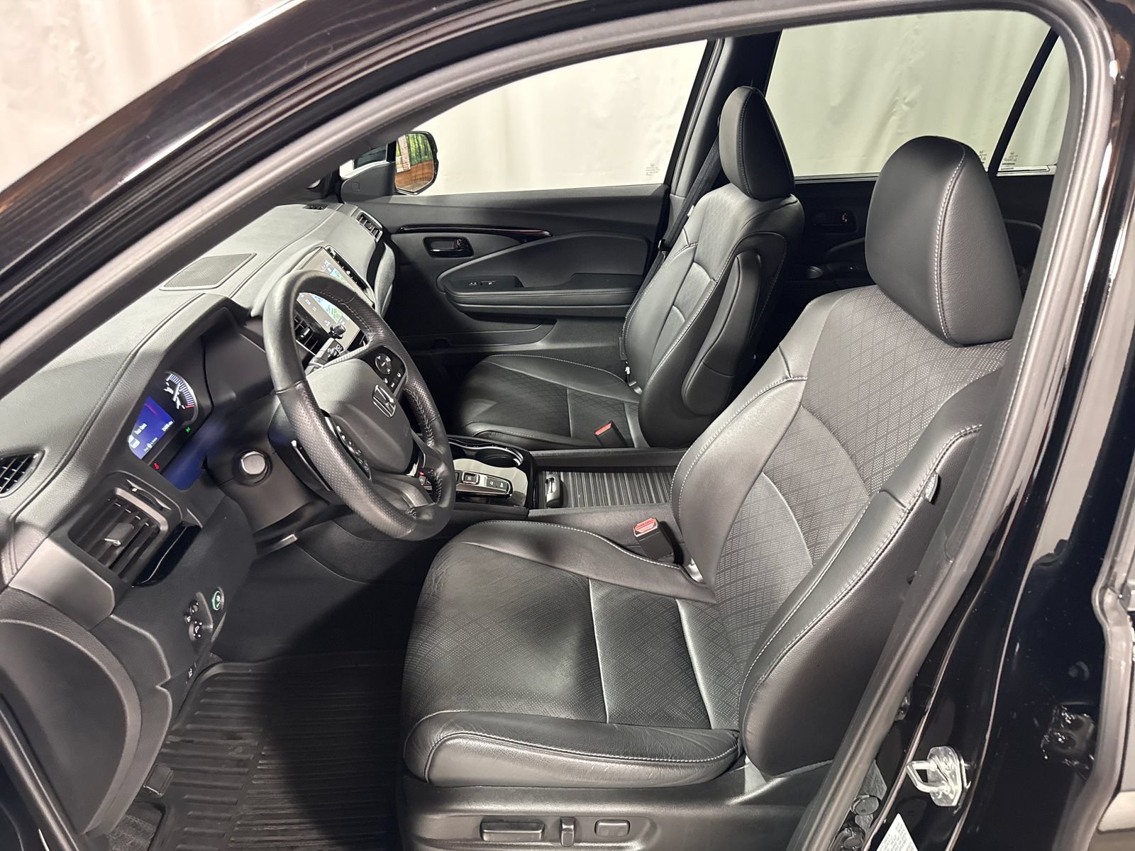 Used 2023 Honda Passport Elite image 3