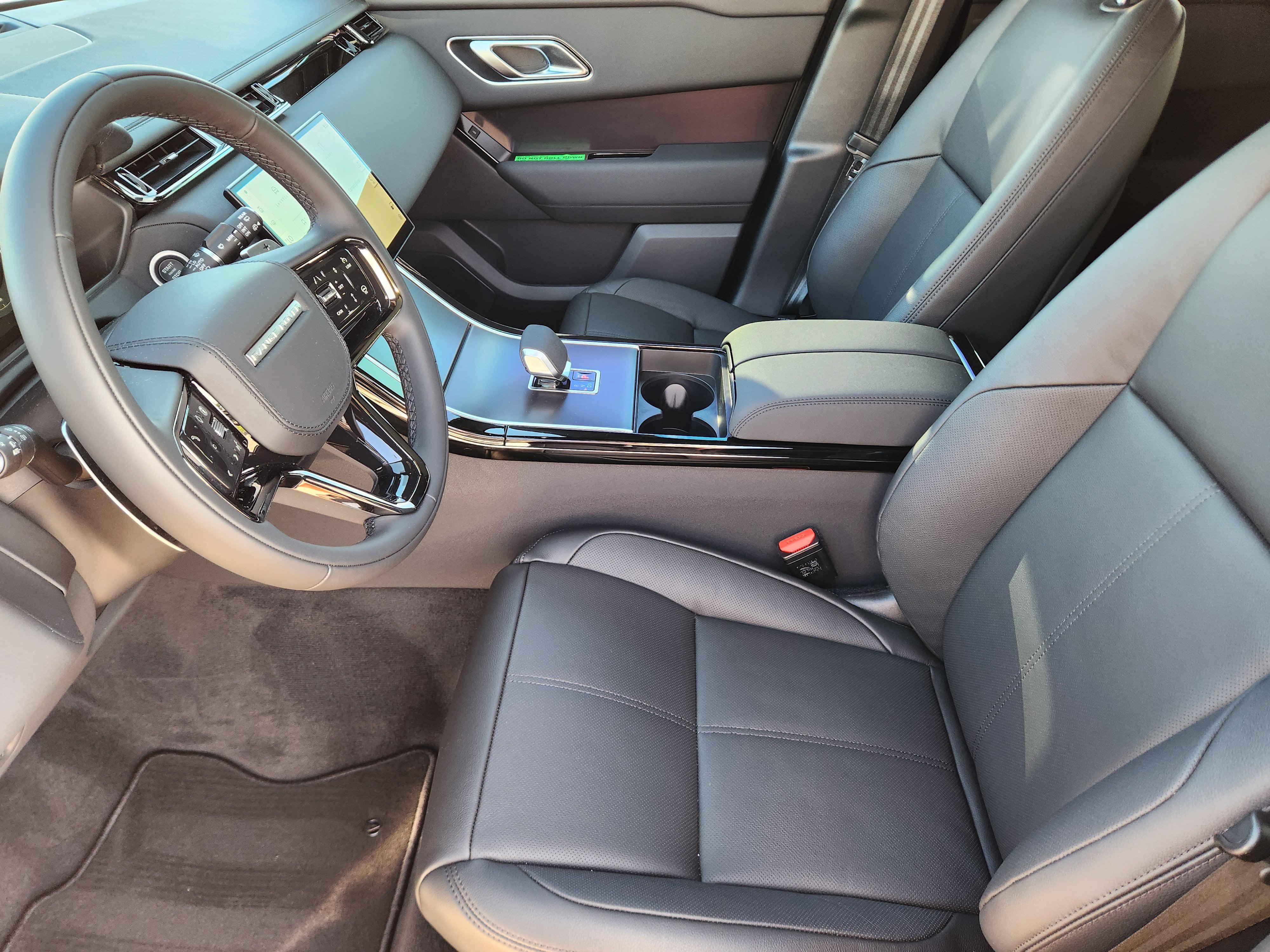 New 2026 Land Rover Range Rover Velar Dynamic SE image 13