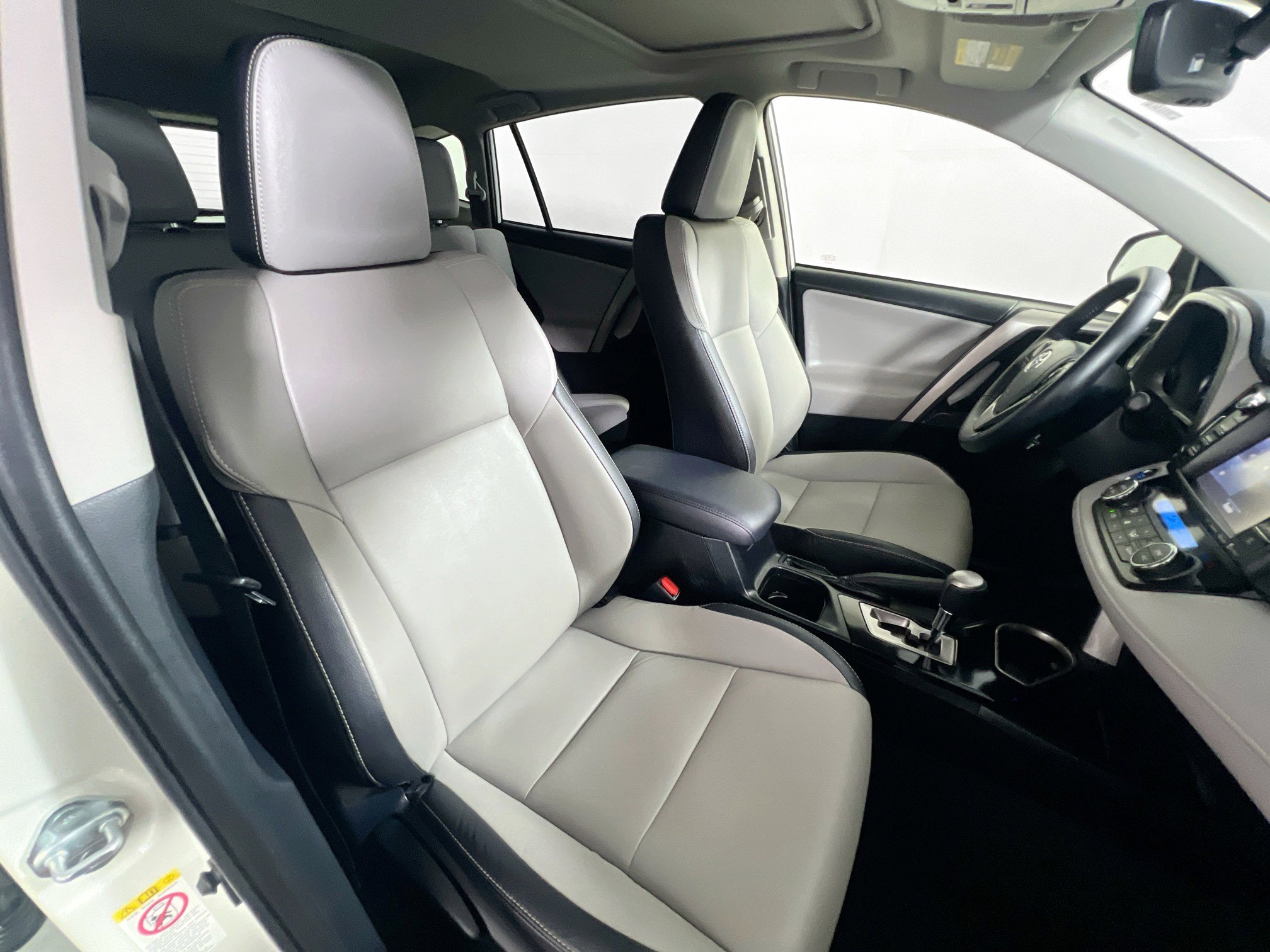Used 2017 Toyota RAV4 Limited FWD image 31
