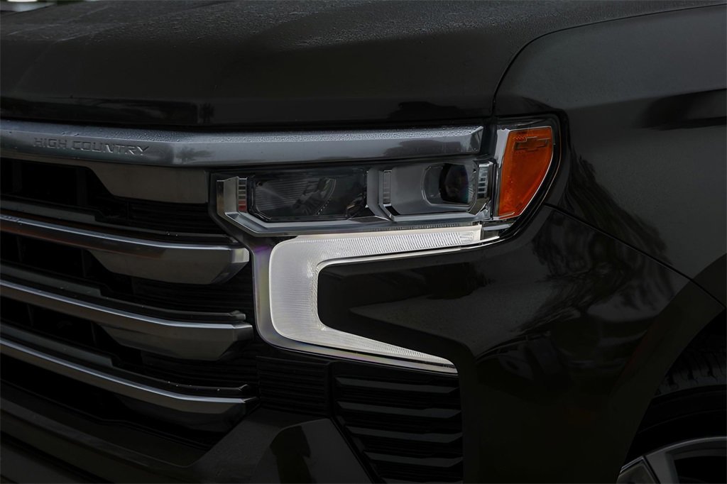 Used 2023 Chevrolet Silverado 1500 High Country w/ High Country Premium Package image 3