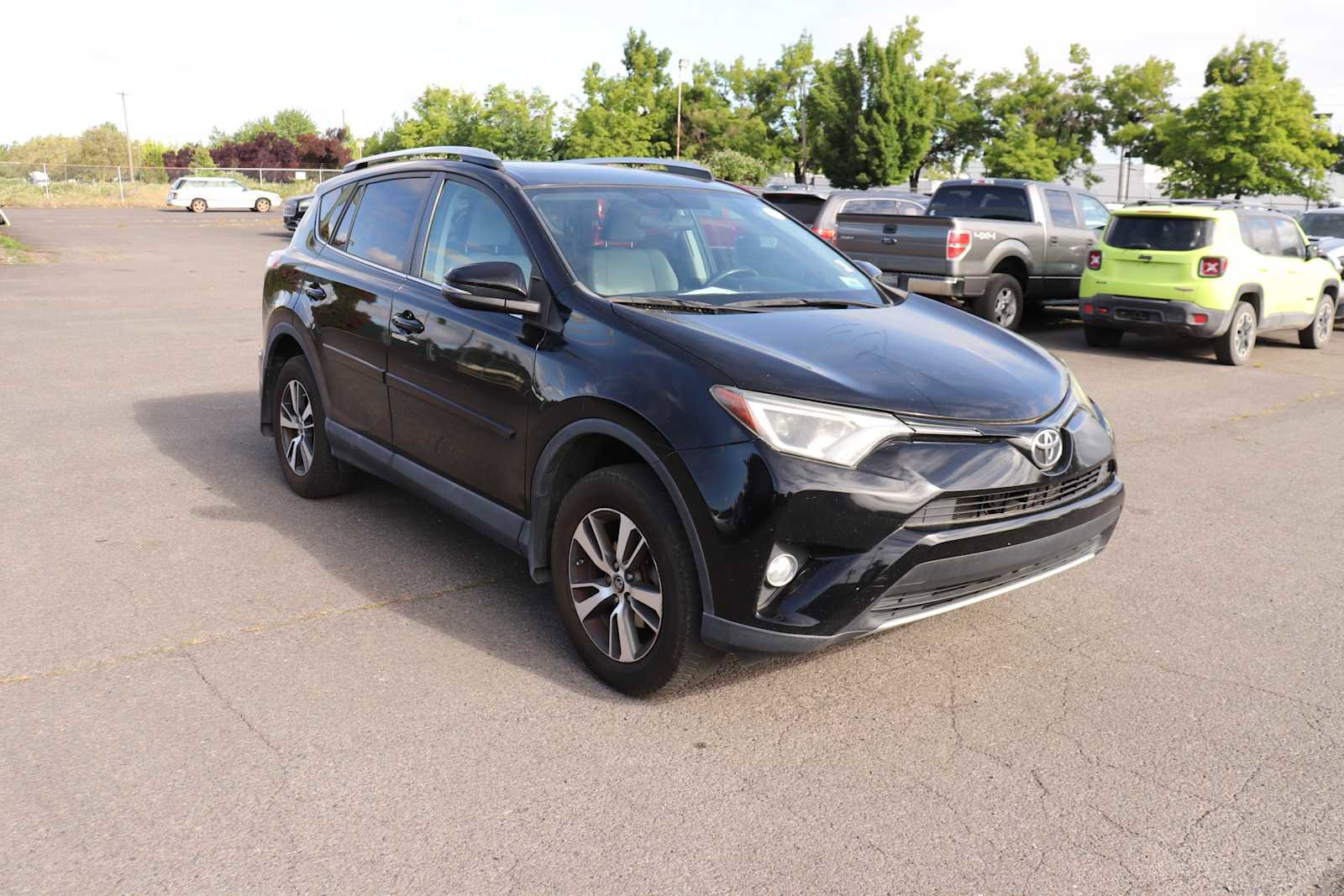 Used 2016 Toyota RAV4 XLE w/ Protection Package AWD/4WD image 3