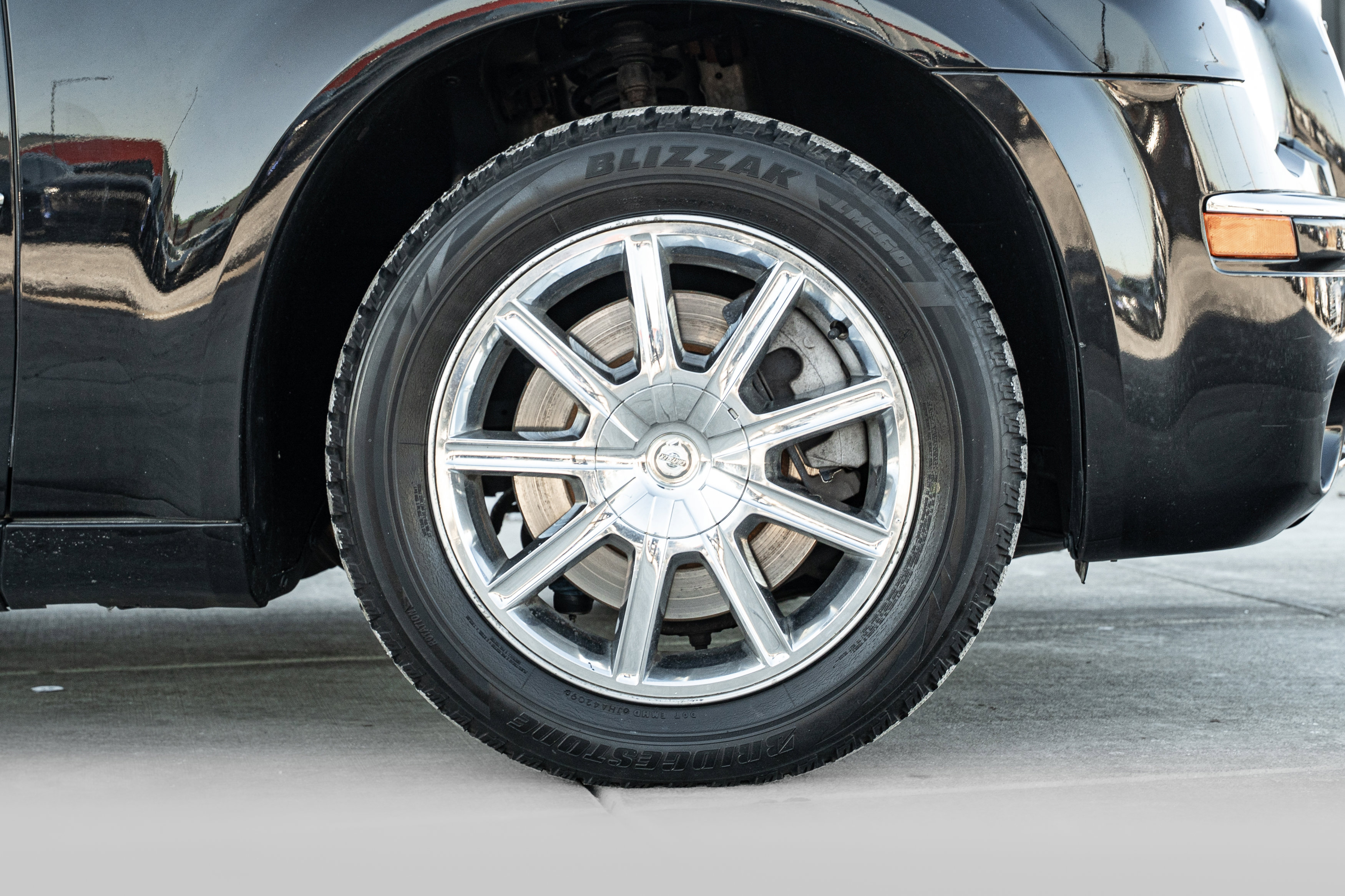 Used 2010 Chrysler 300 C image 25