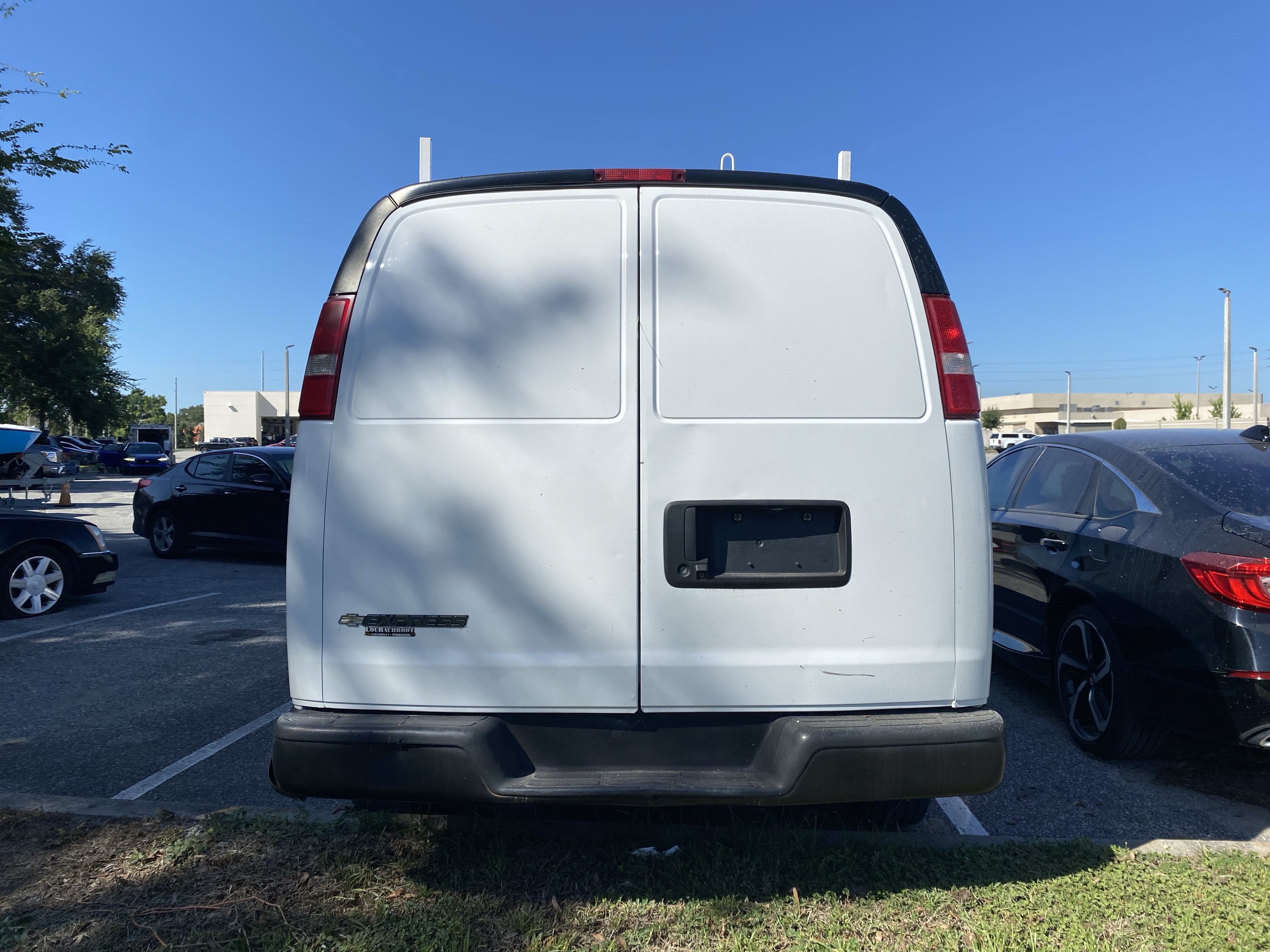 Used 2019 Chevrolet Express 2500 RWD image 19