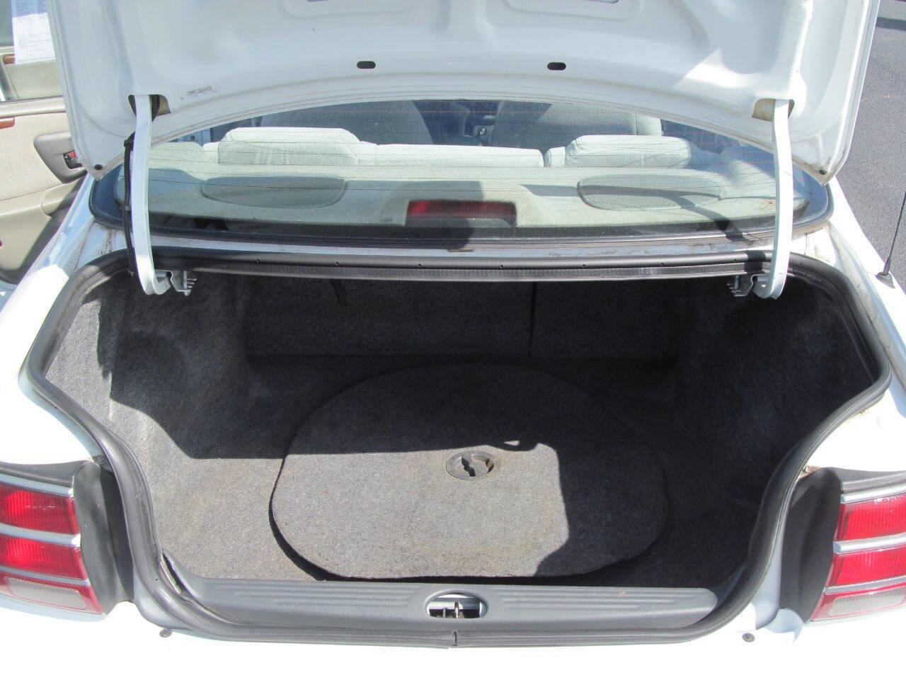 Used 1999 Oldsmobile Cutlass GL w/ Convenience Pkg image 16