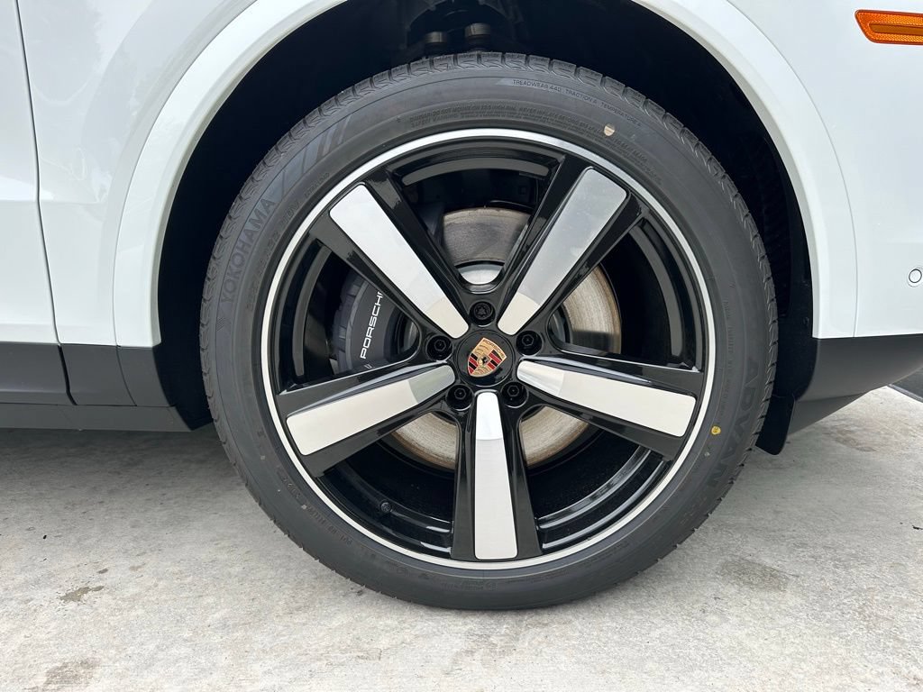 Used 2026 Porsche Cayenne E-Hybrid Coupe AWD/4WD image 15