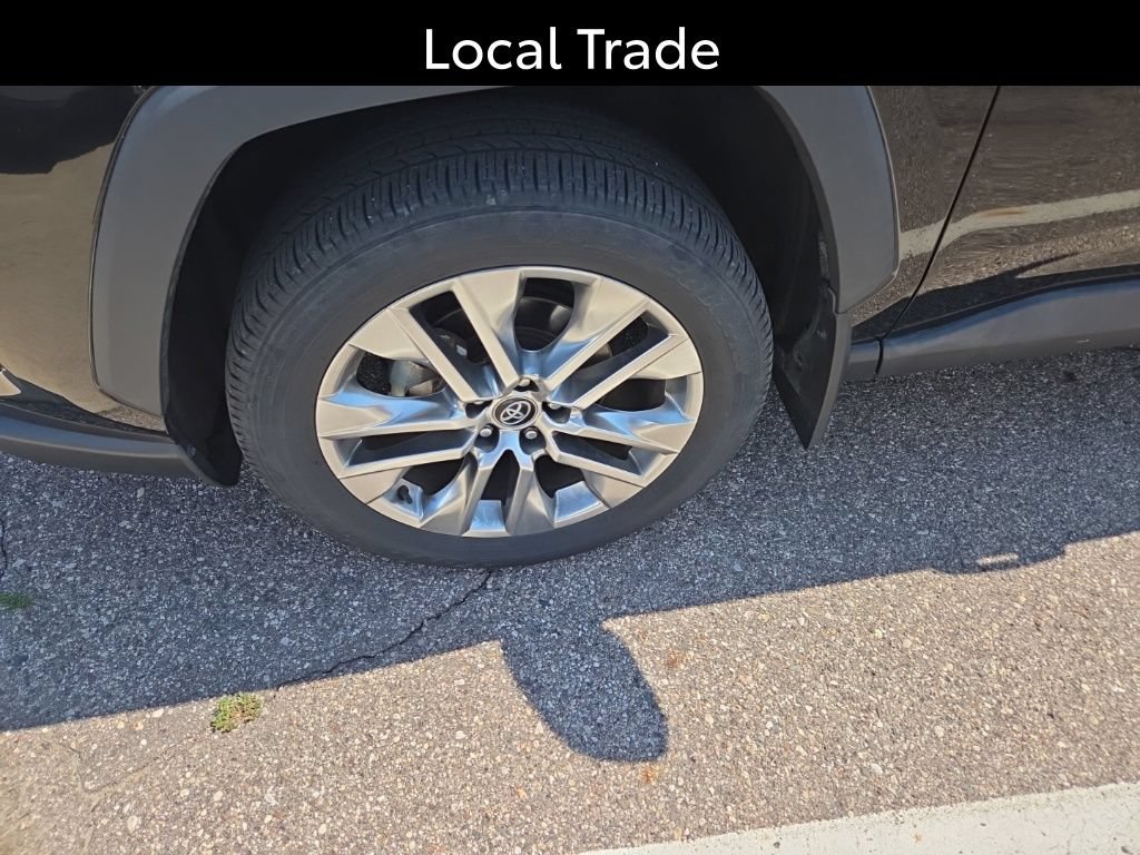Used 2021 Toyota RAV4 XLE Premium AWD/4WD image 8