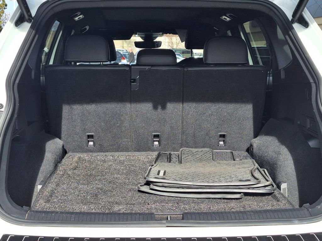 Used 2022 Volkswagen Tiguan SEL R-Line image 28