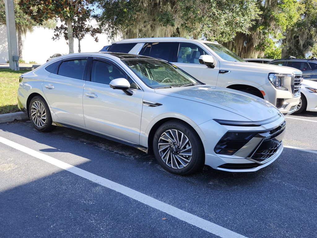 Used 2025 Hyundai Sonata Limited FWD image 1