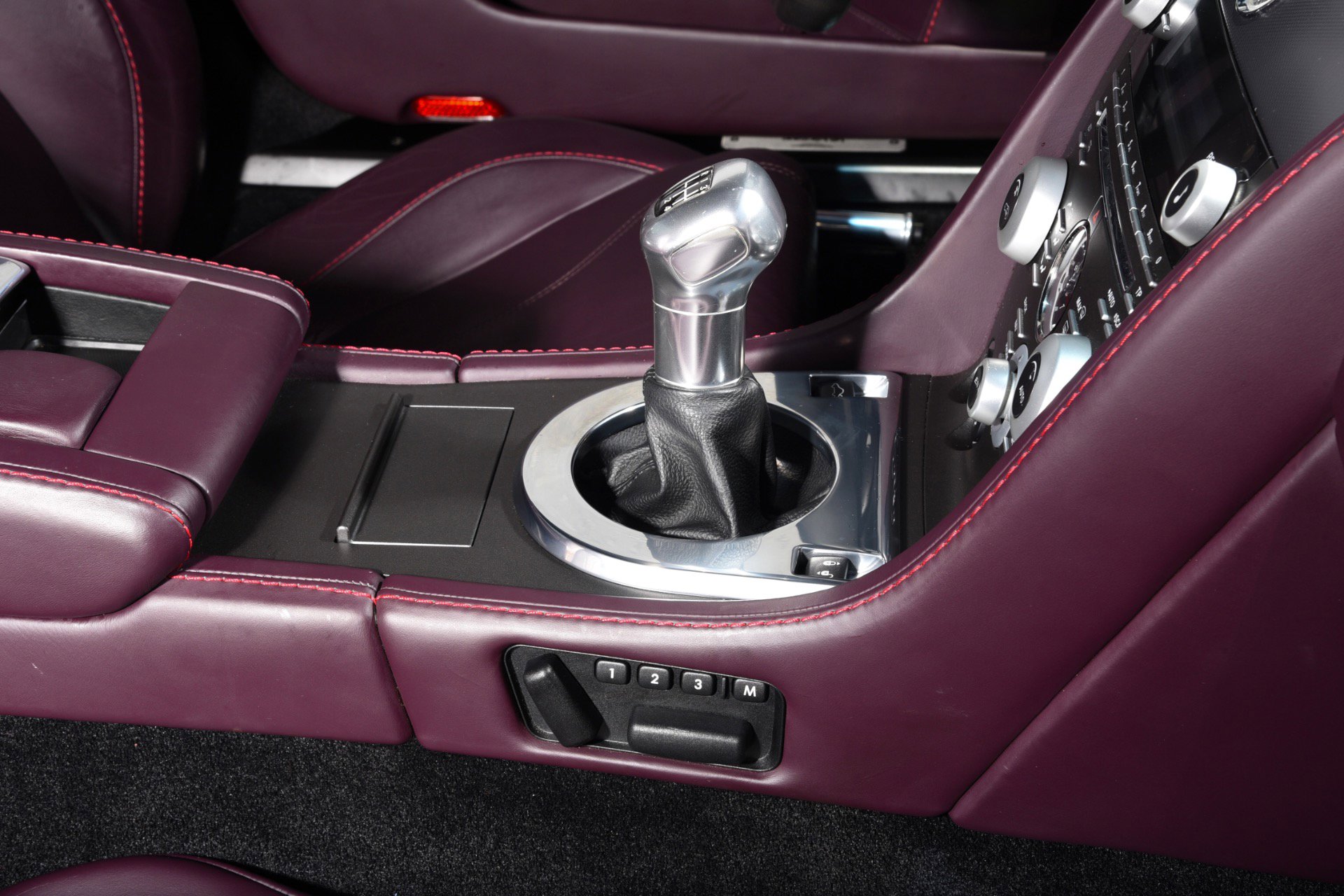 Used 2011 Aston Martin V12 Vantage Coupe RWD image 20