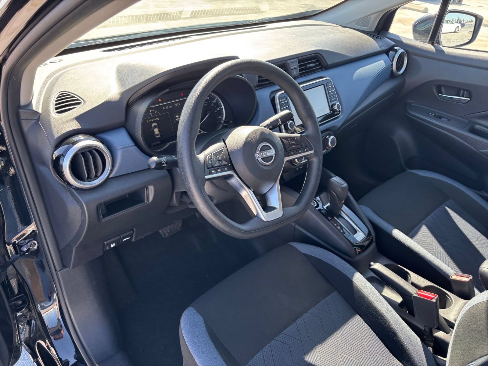 Used 2025 Nissan Versa SV FWD image 33