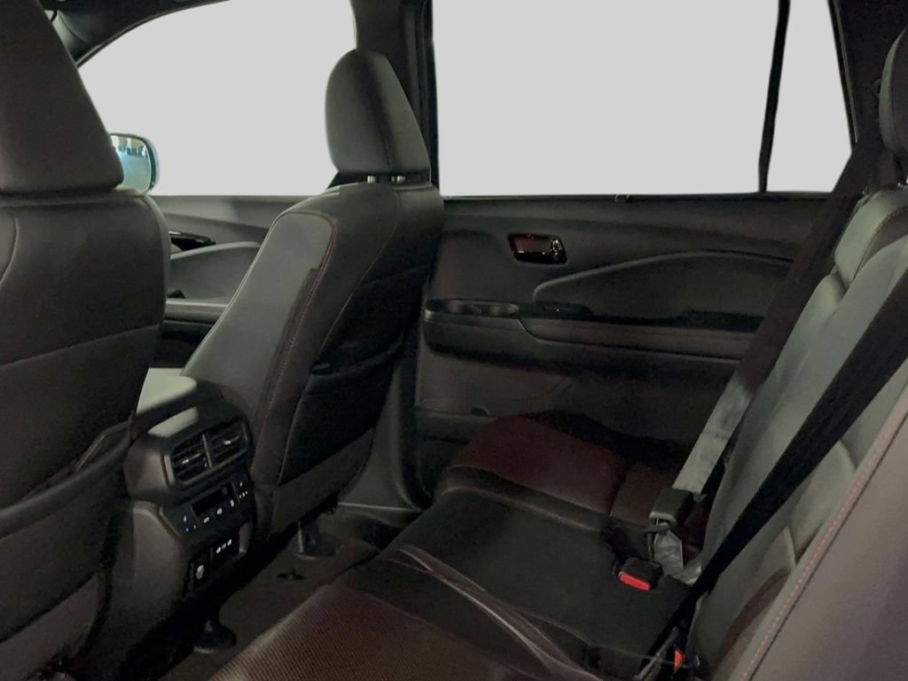 Certified 2024 Honda Passport Black Edition image 32