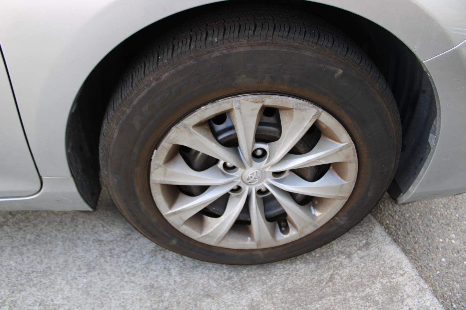 Used 2017 Toyota Camry LE image 10