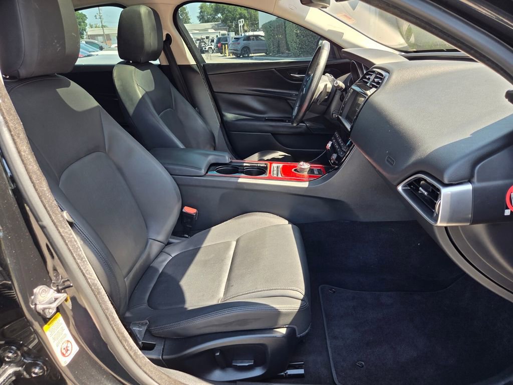 Used 2017 Jaguar XE Premium image 18