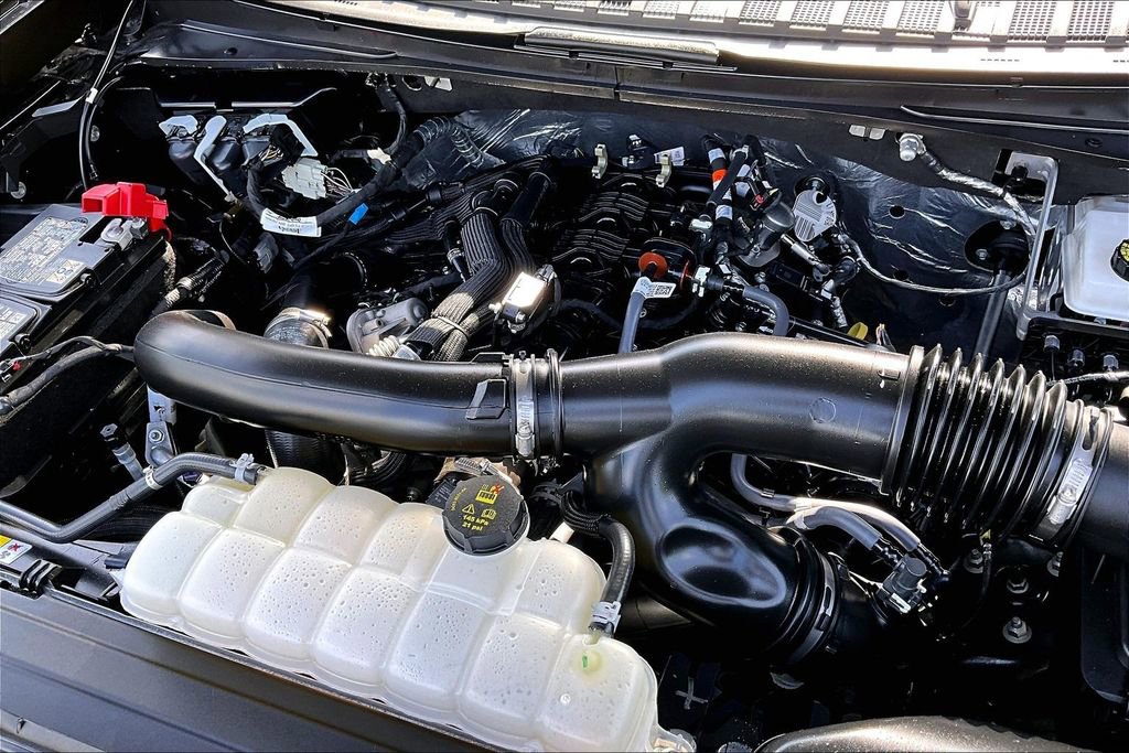 Certified 2025 Ford Expedition Active AWD/4WD image 35