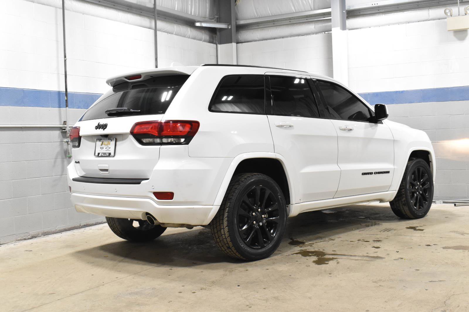 Used 2021 Jeep Grand Cherokee Laredo X image 26