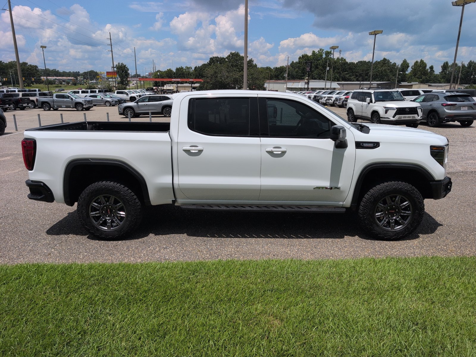Used 2025 GMC Sierra 1500 AT4X AWD/4WD image 9