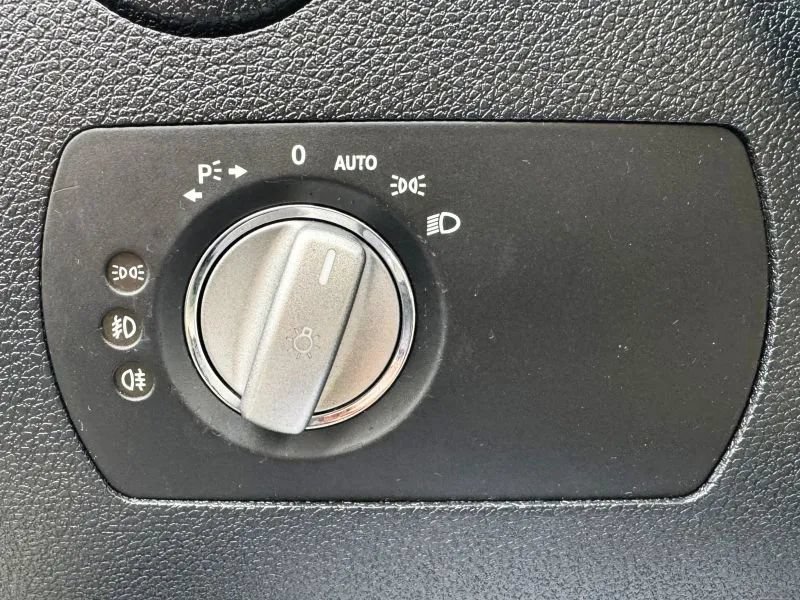 Used 2011 Mercedes-Benz SLK 300 image 39