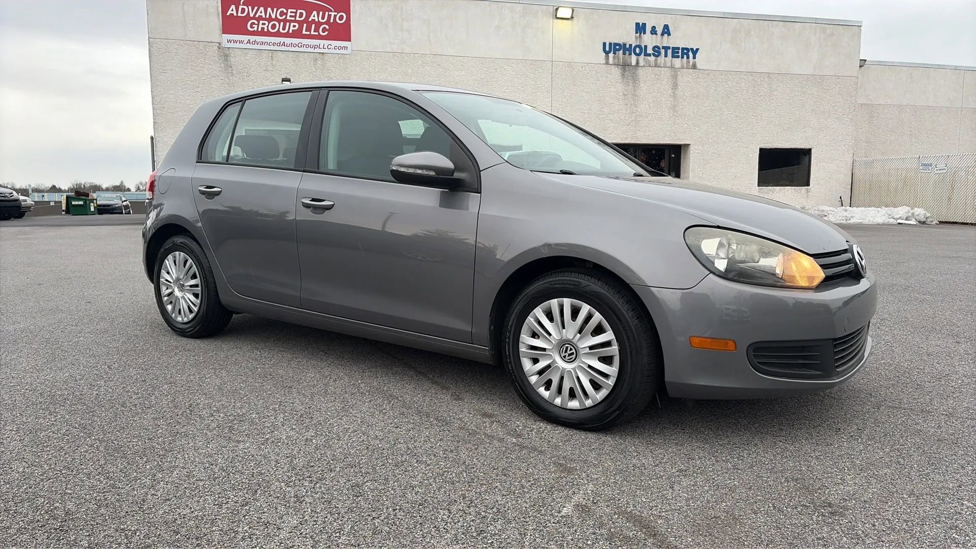 Used 2010 Volkswagen Golf 4-Door image 3
