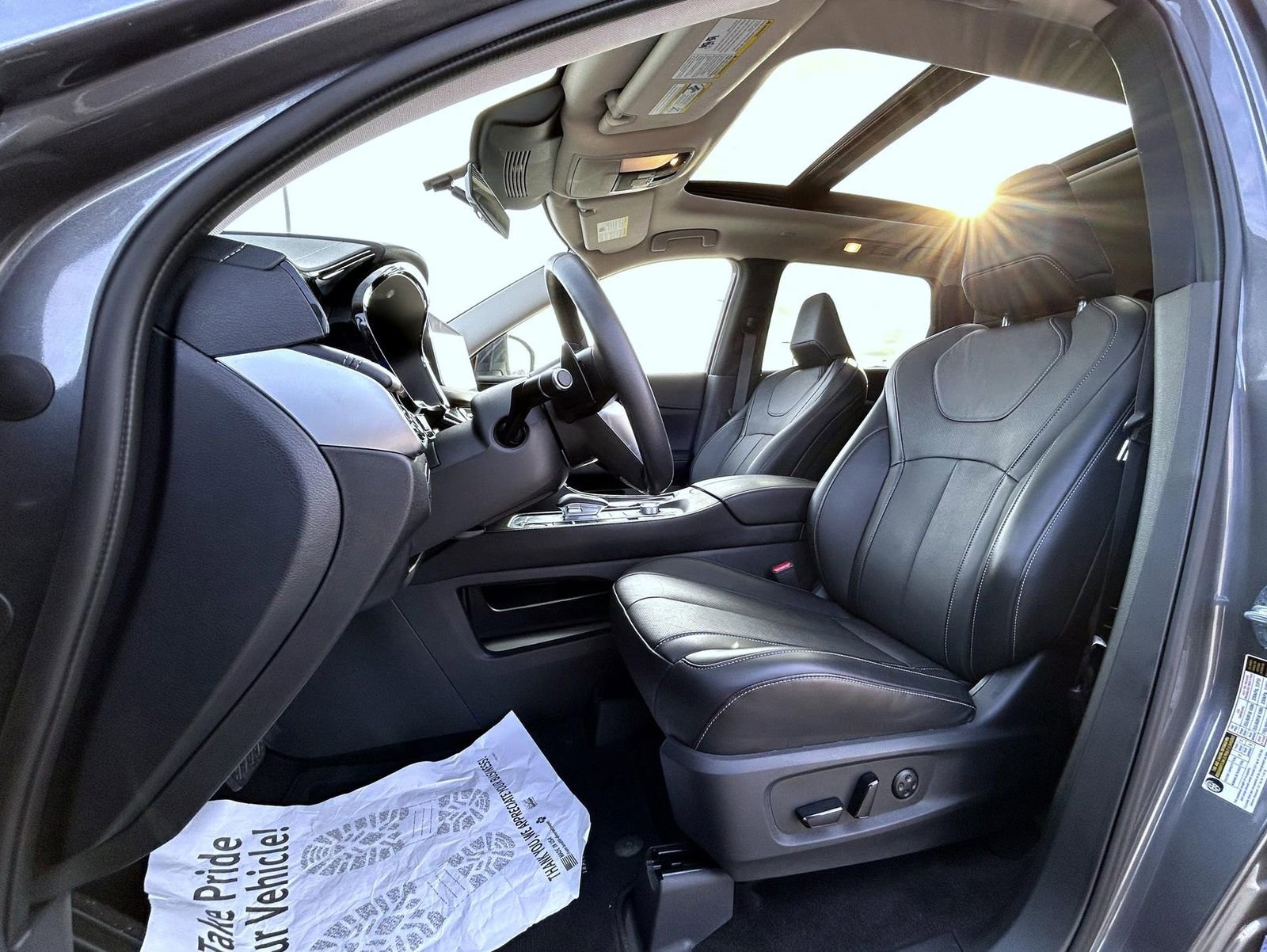 Used 2025 INFINITI QX60 Pure w/ Cargo Package image 10