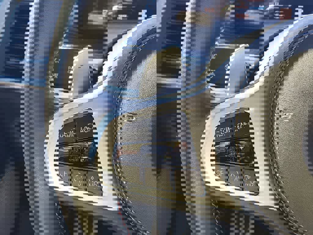 Used 2024 BMW X7 M60i w/ Executive Package image 28