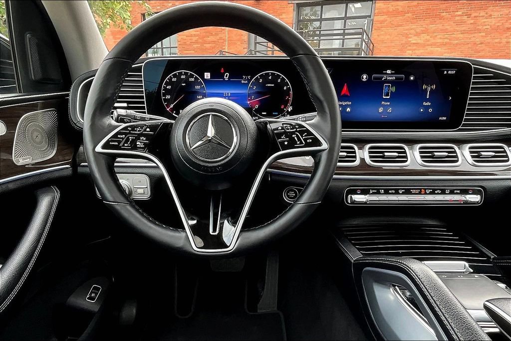 Used 2024 Mercedes-Benz GLS 450 4MATIC image 7