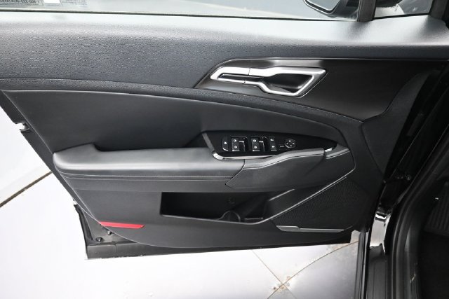 Used 2025 Kia Sportage EX FWD image 25