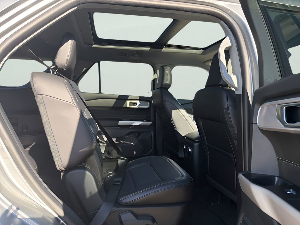 Used 2022 Ford Explorer Limited w/ Equipment Group 301A image 13