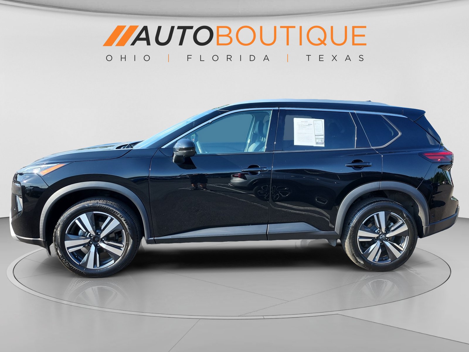 Used 2024 Nissan Rogue SL AWD/4WD image 2