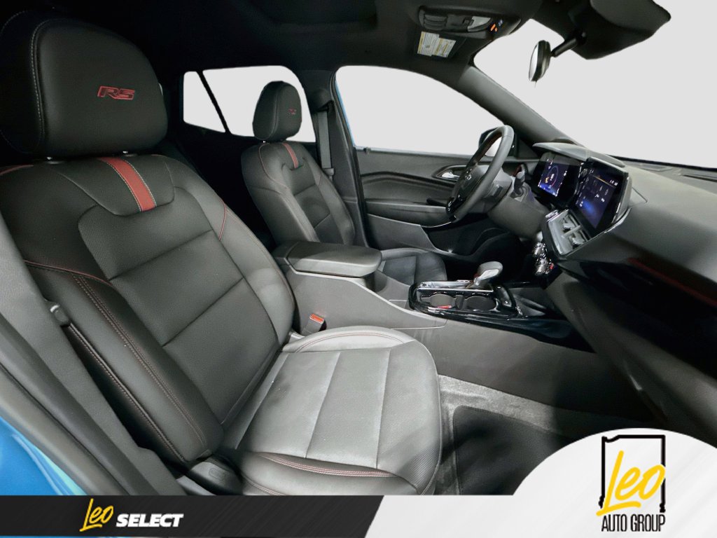 Used 2025 Chevrolet Trax RS w/ Sunroof Package FWD image 30