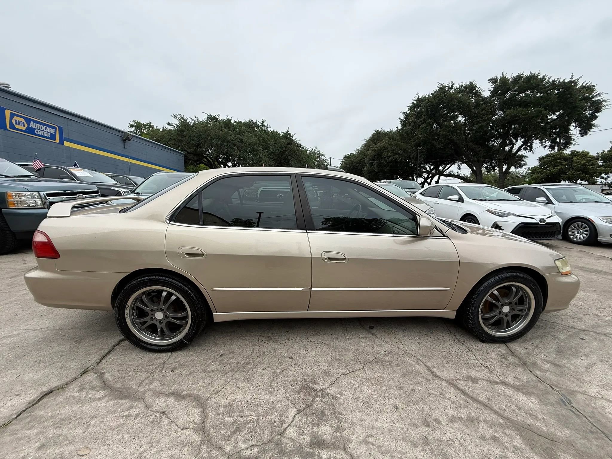 Used 2000 Honda Accord EX image 8