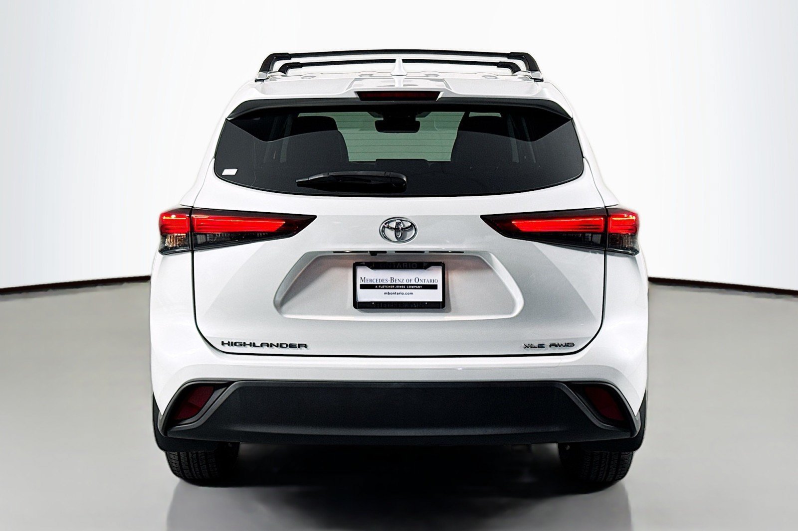 Used 2023 Toyota Highlander XLE AWD/4WD image 4