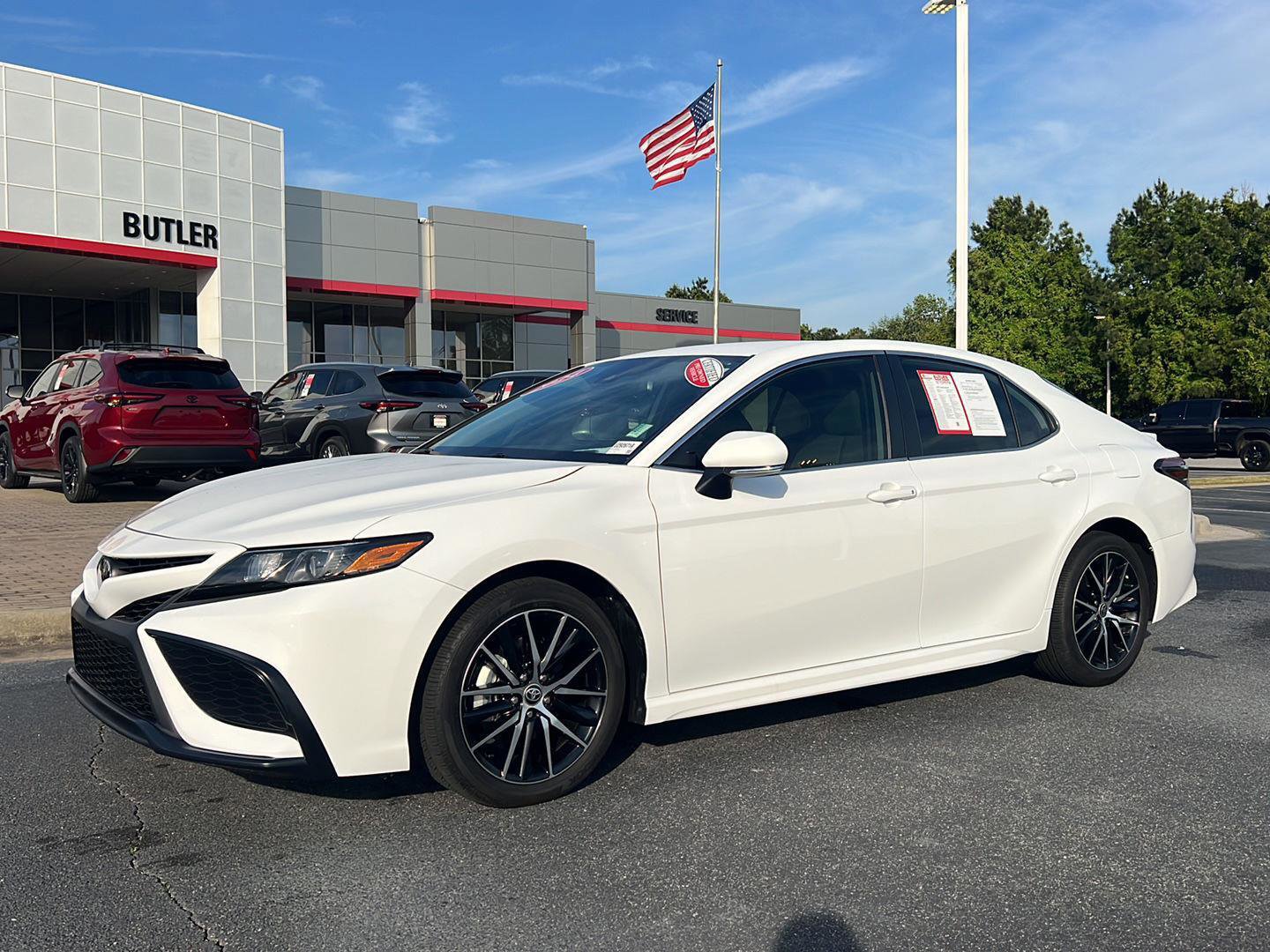 Certified 2024 Toyota Camry SE w/ Convenience Package image 2