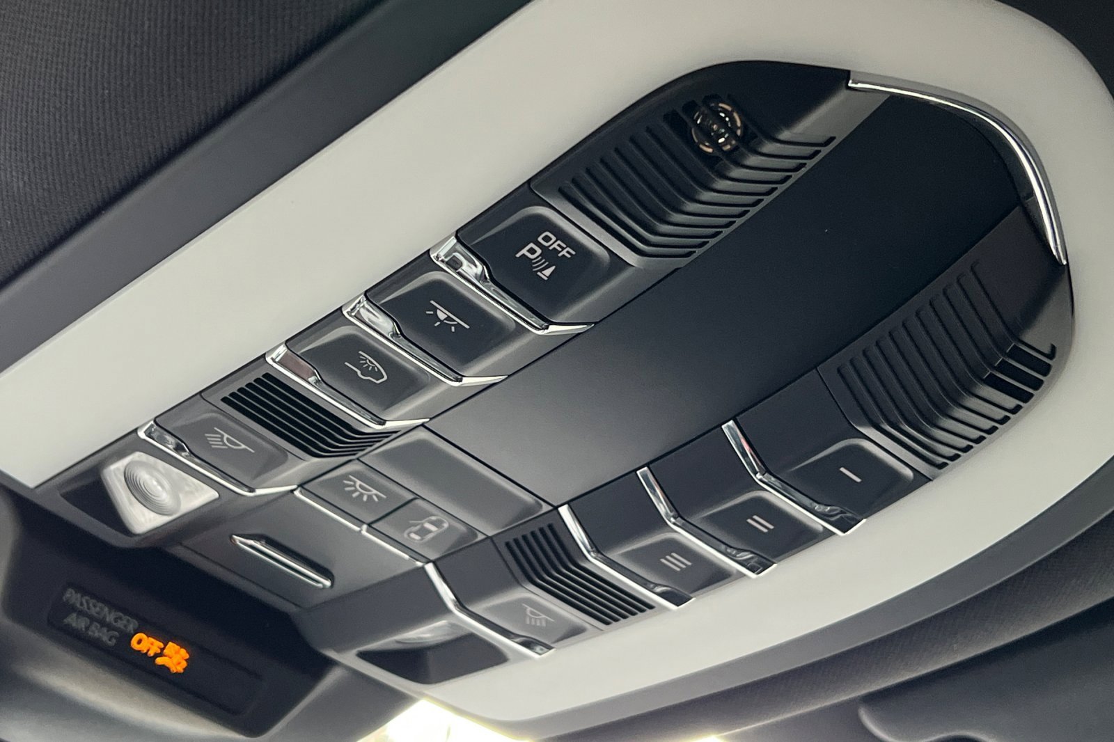 Used 2018 Porsche Macan image 25